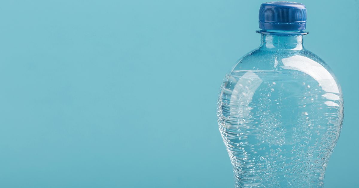 Pseudomonas aeruginosa: o que é a bactéria presente em lote de água