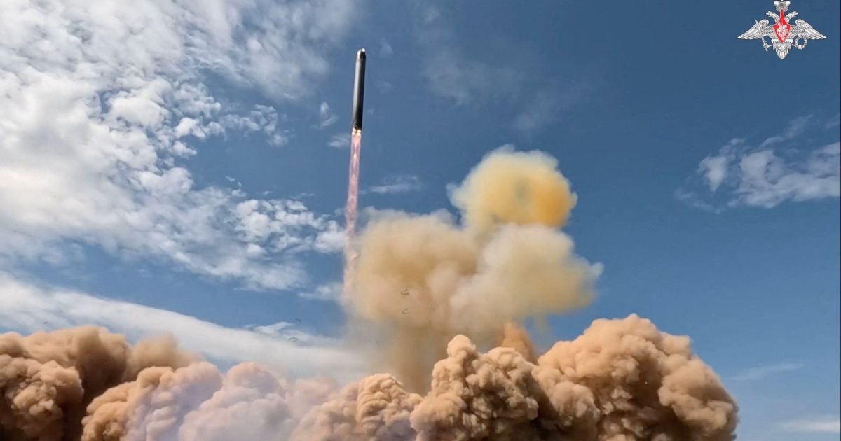 Rússia intensifica ataques aéreos enquanto enfrenta dificuldades por terra