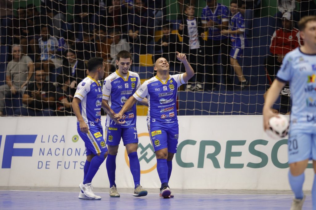 Líderes da LNF Silver se definem com briga acirrada após 8ª rodada emocionante