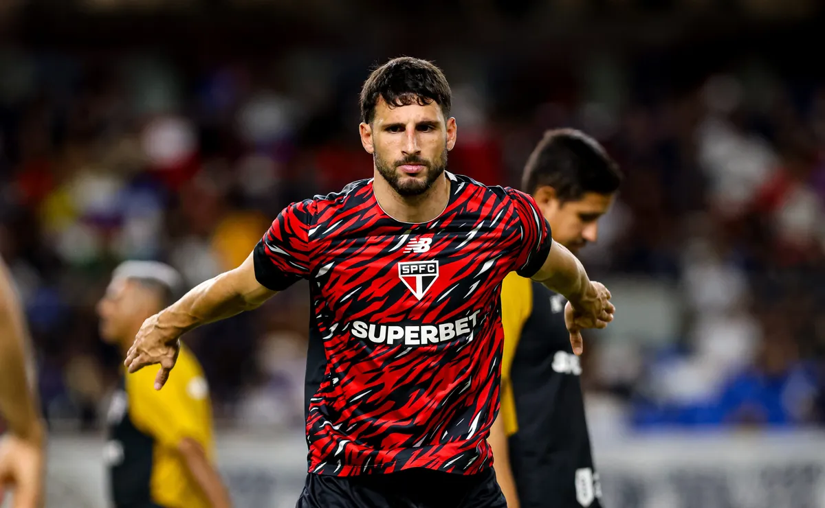 São Paulo tem nove jogadores com contrato perto do fim e liga alerta nos bastidores