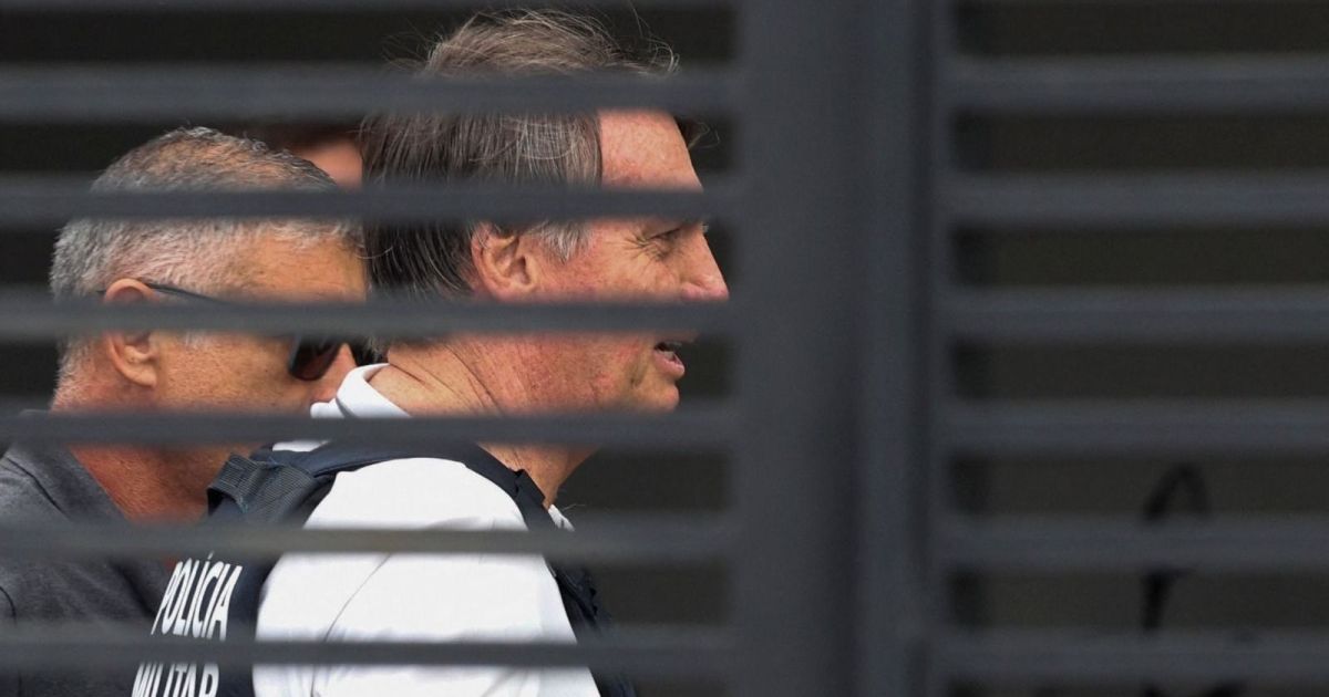 Relatório médico de Bolsonaro aponta aumento de crises de soluço