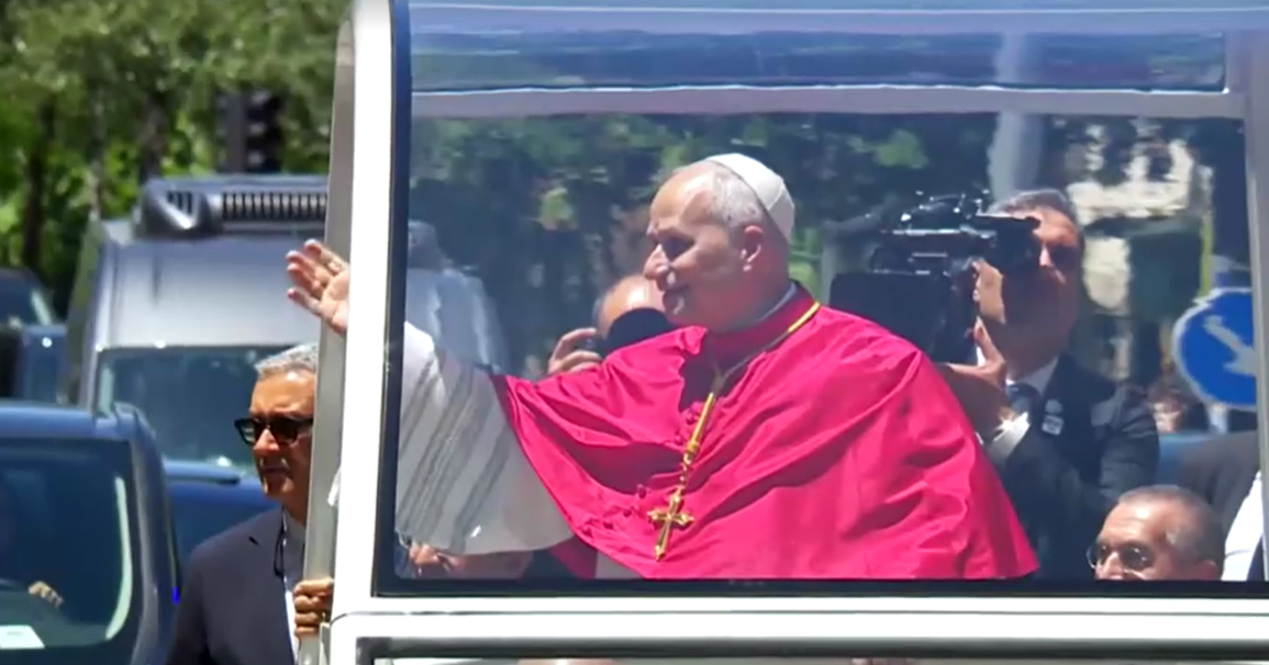 Papa Leão XIV estimula líderes contra polarização por popularidade