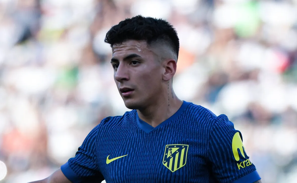 Thiago Almada entra no radar do Flamengo, mas Atlético de Madrid e desejo do argentino dificultam negócio