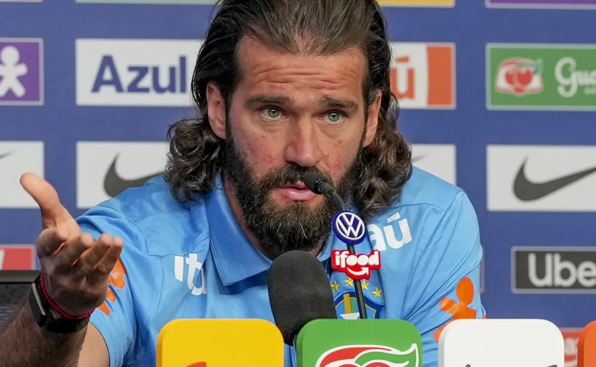 Alisson destaca ambiente fechado da Seleção Brasileira e aprova rotina antes da Copa do Mundo 2026