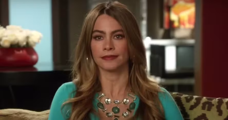Sofía Vergara revela que elenco de “Modern Family” ainda troca mensagens