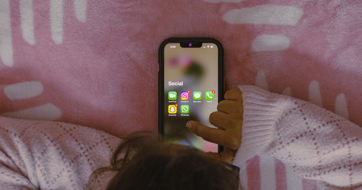 Reino Unido anuncia proibição de redes sociais para menores de 16 anos