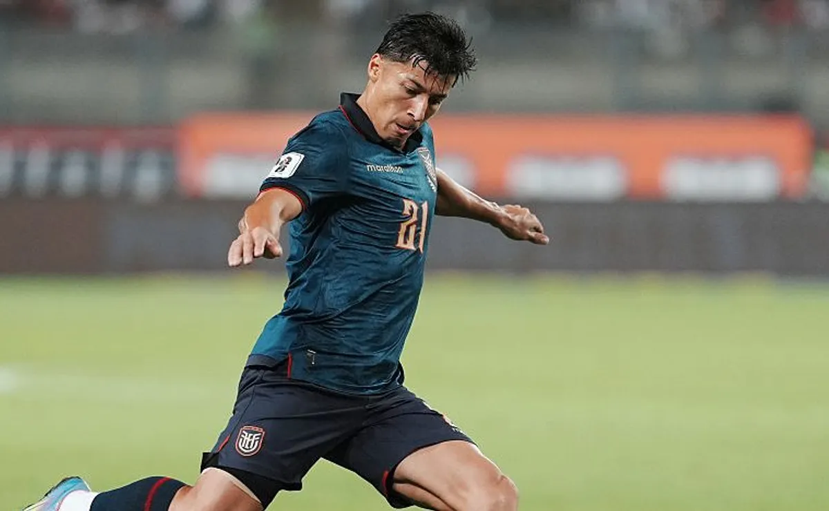 Alan Franco se destaca pelo Equador e atua em função diferente da exercida no Atlético-MG