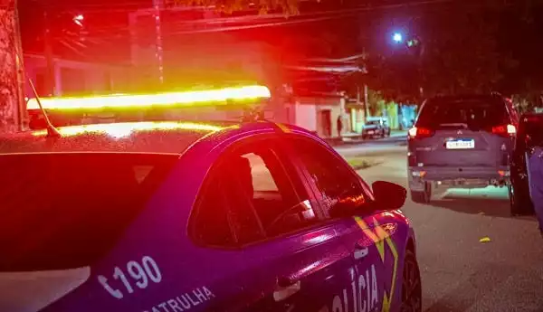 Criminosos fazem arrastão em relojoaria em RO