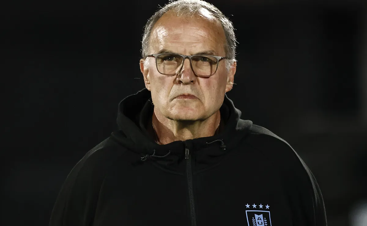 Marcelo Bielsa justifica reação inusitada em fotos oficiais da Fifa: “Não sou um modelo”