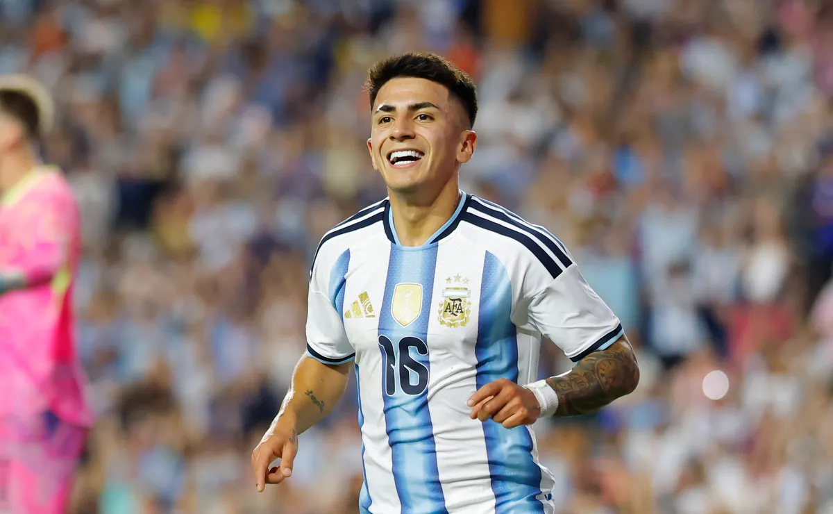 Flamengo liga alerta após Thiago Almada brilhar pela Argentina na Copa e atrair interesse europeu
