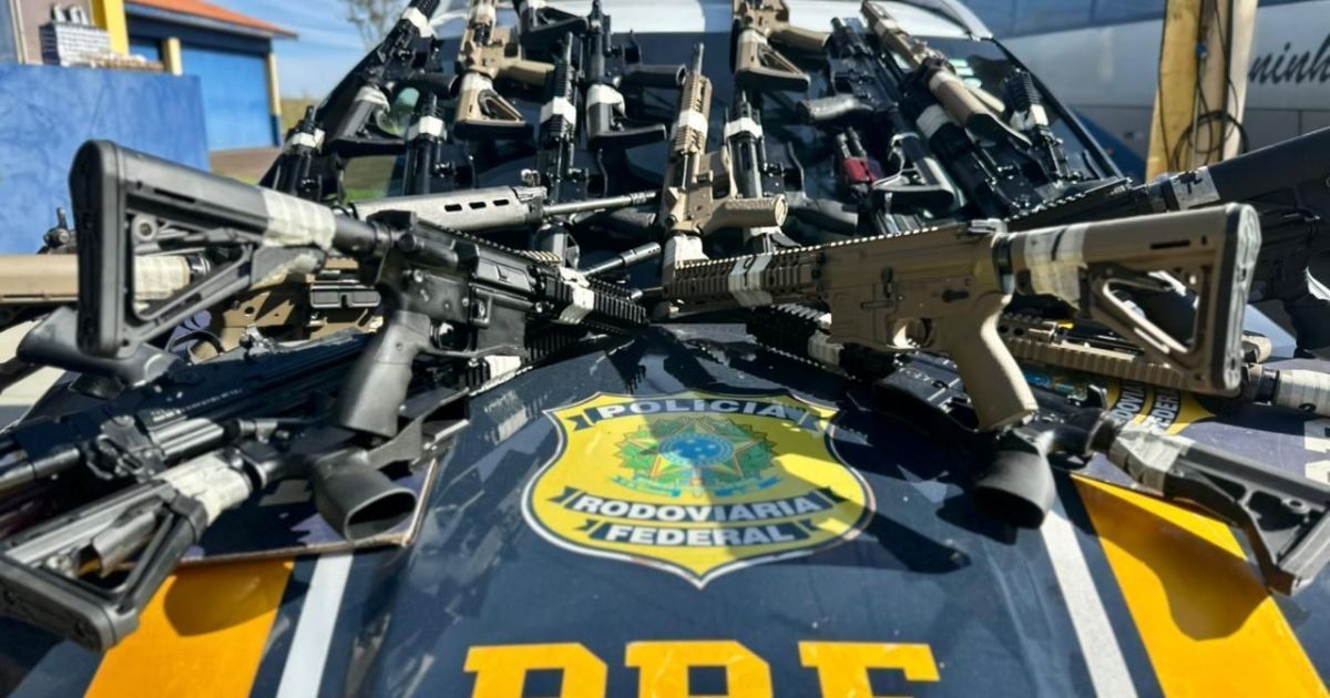 PRF bate recorde ao apreender 26 fuzis, incluindo AK-47, de origem russa
