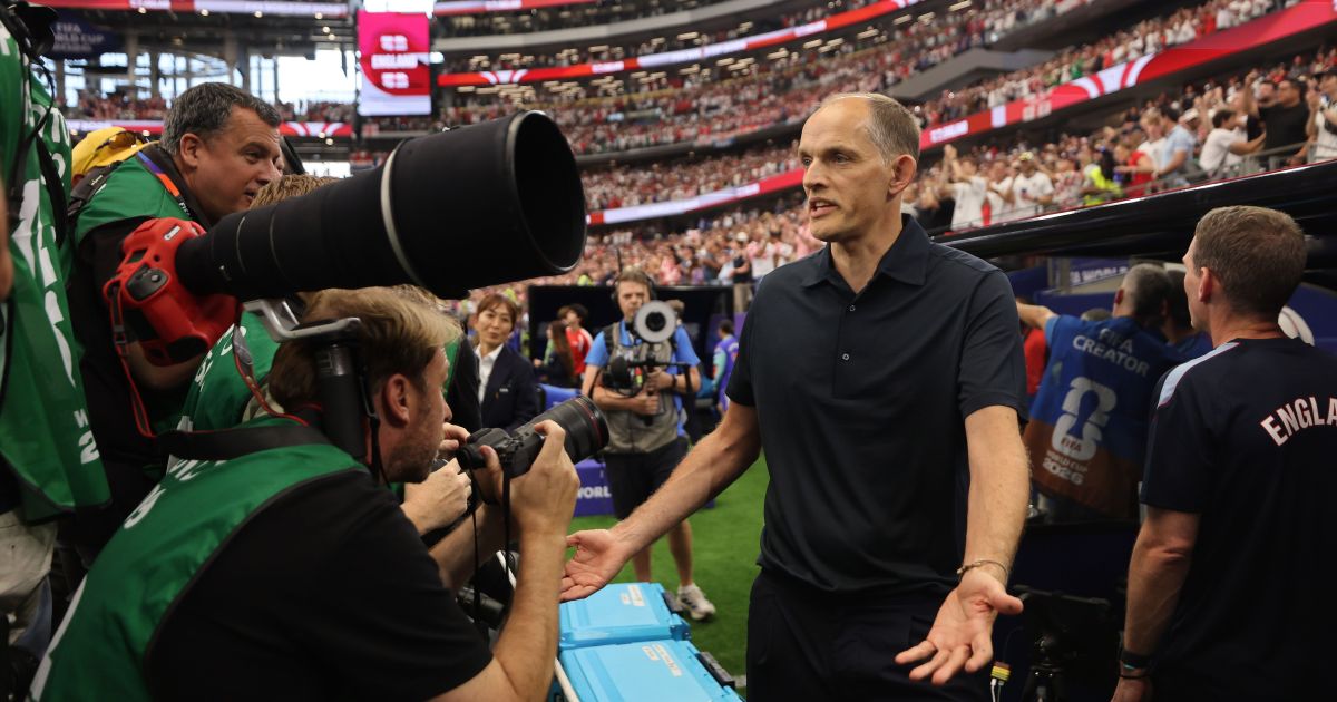 Tuchel se irrita com fotógrafos em jogo da Inglaterra; entenda