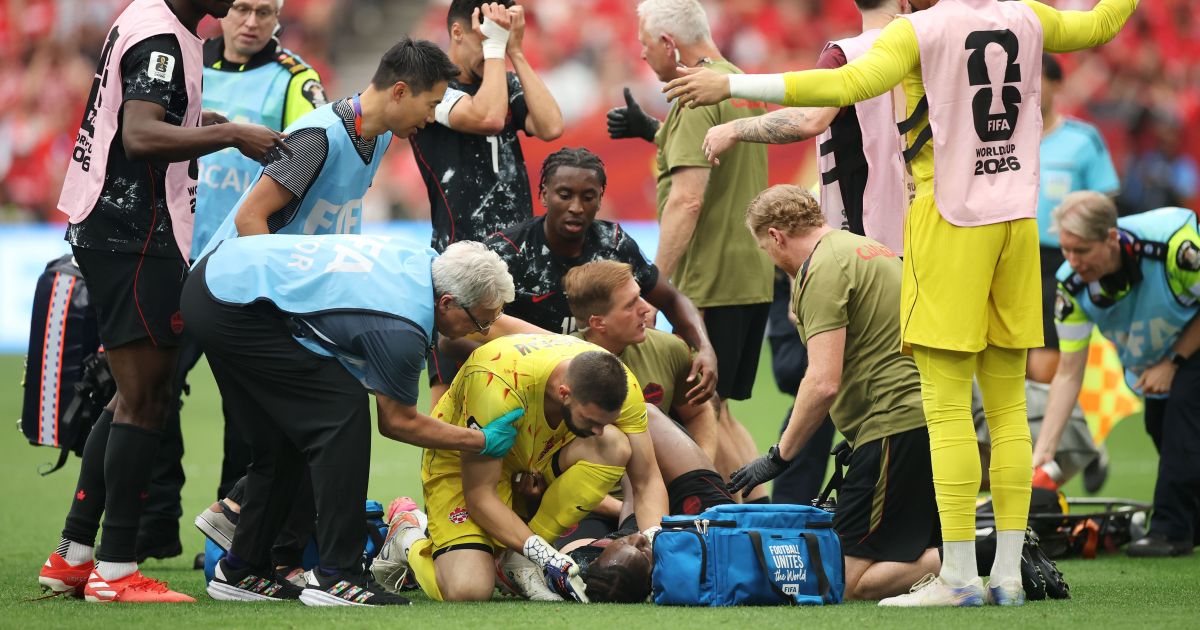 Veja momento da lesão grave de Koné, do Canadá, contra o Catar