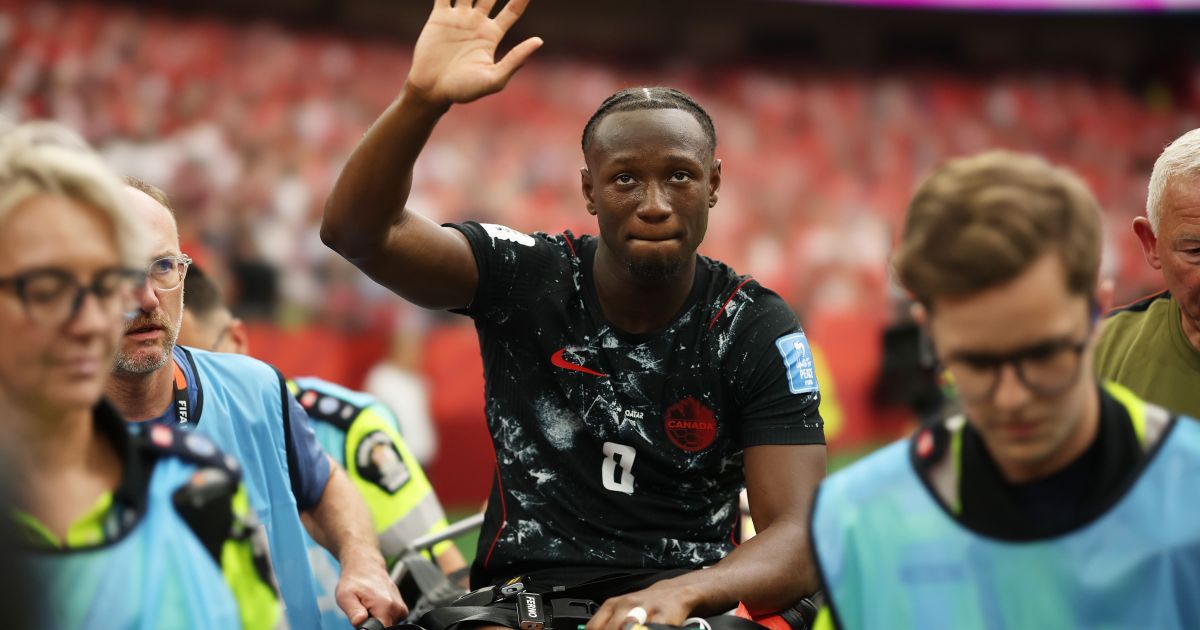 Koné, do Canadá, fraturou tíbia e fíbula em lance chocante, diz jornalista