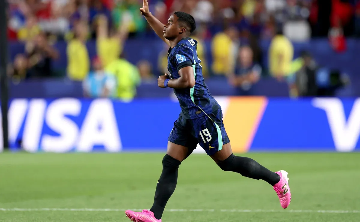 Endrick celebra vitória do Brasil na Copa e manda recado após estreia: “Juntos”