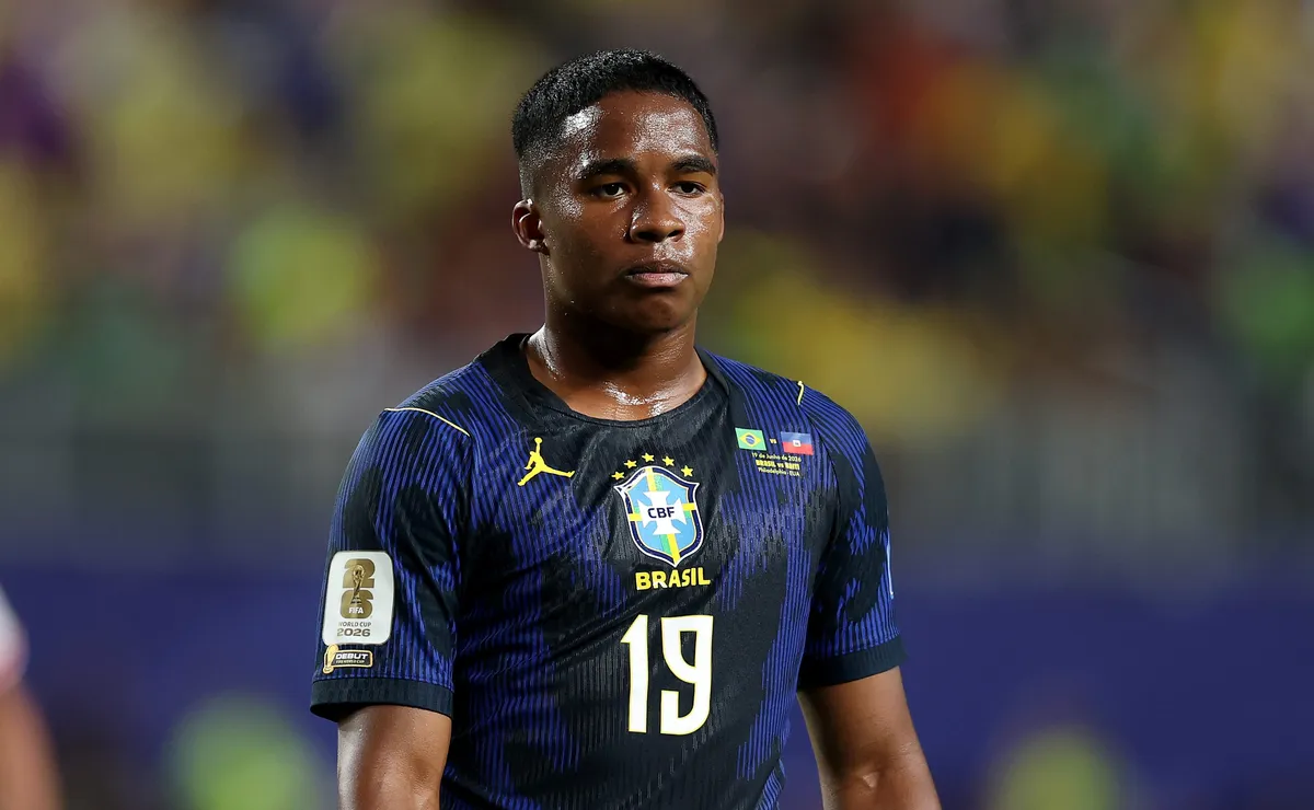 Endrick agradece relação com Carlo Ancelotti na Seleção Brasileira e cita foco: “Comer gramado”