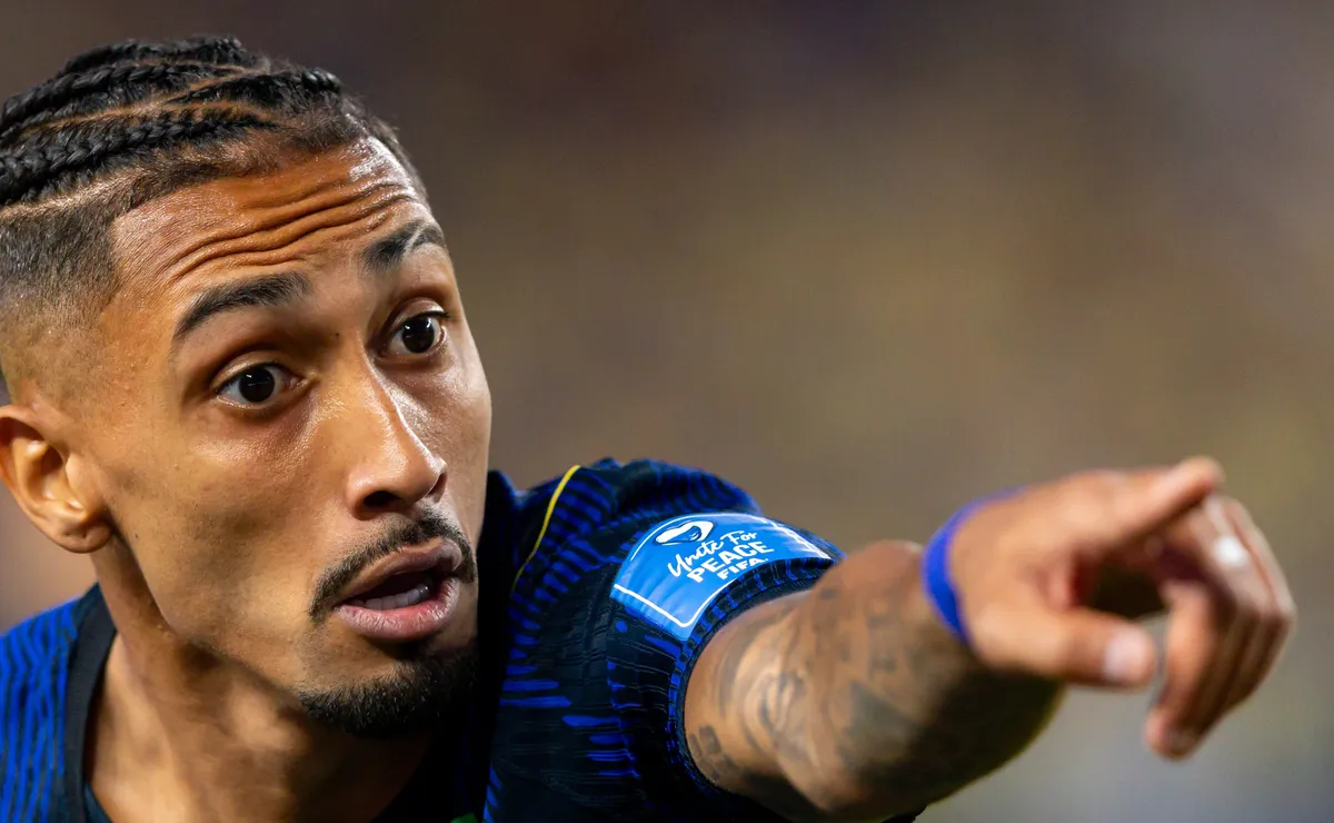 Barcelona está muito interessado em vender Raphinha após a Copa, diz jornalista