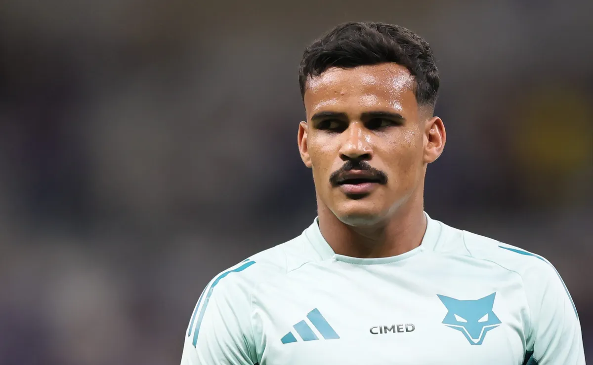 Como, da Itália, manifesta interesse para contratar Giay e Palmeiras liga sinal de alerta