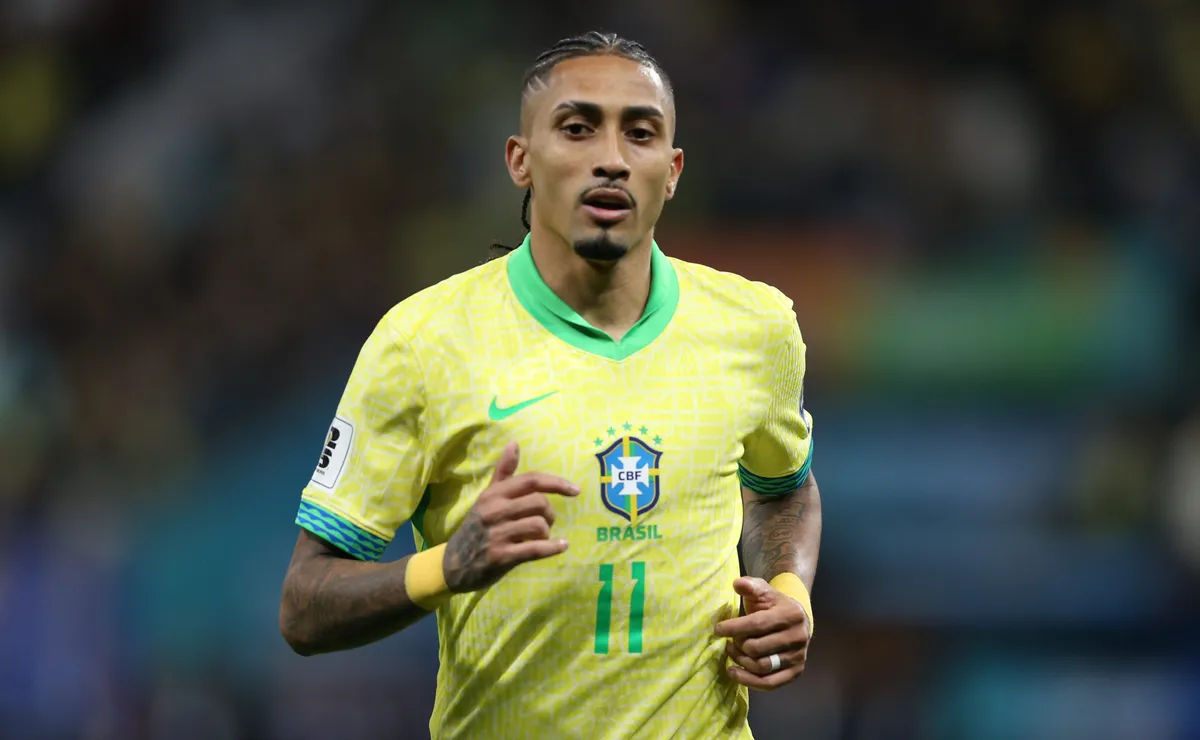 Seleção Brasileira confirma lesão em Raphinha, mas aguarda retorno para Copa do Mundo