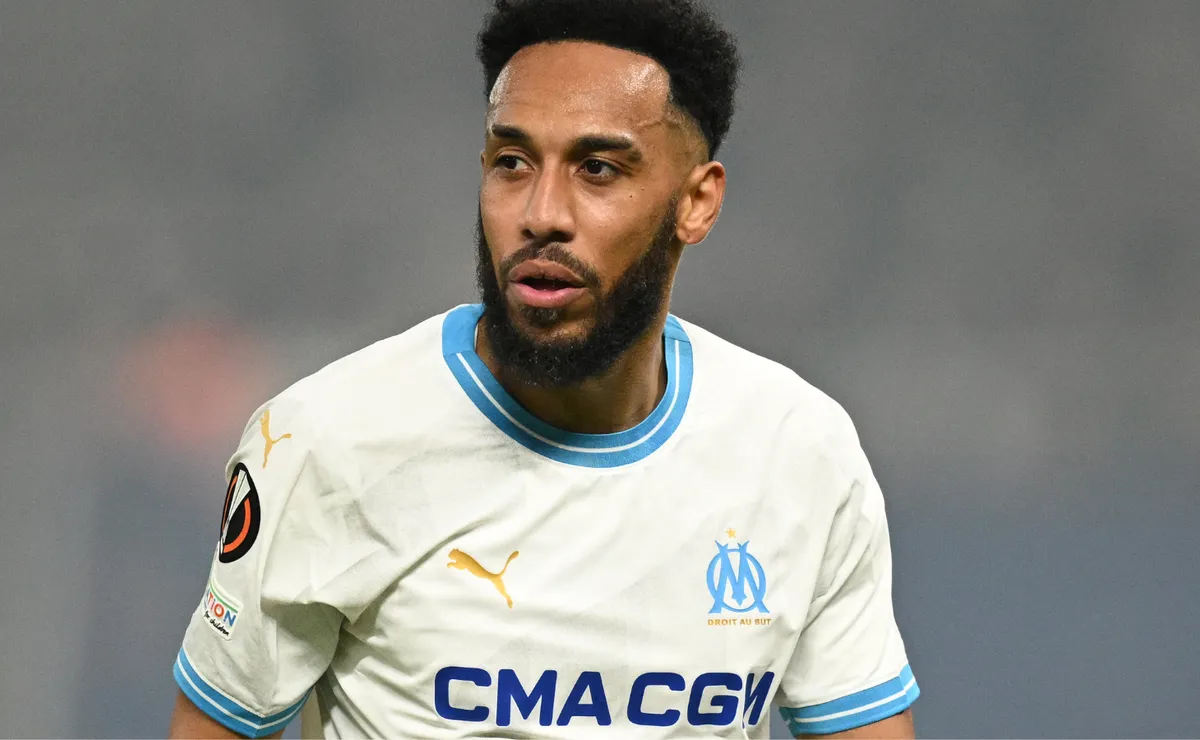 Aubameyang é oferecido ao Vasco e nome do atacante ex-Barcelona é avaliado por Pedrinho