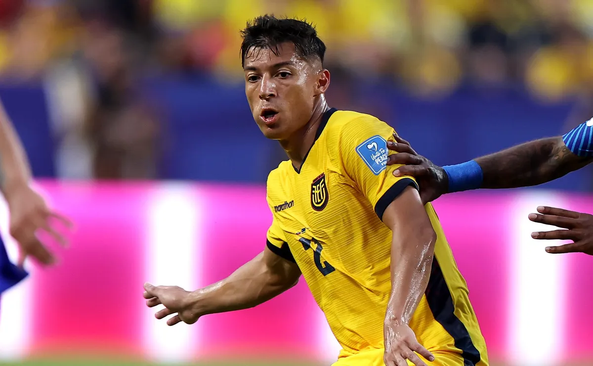 Alan Franco é improvisado na lateral em Equador x Curaçao e decisão gera forte revolta da torcida