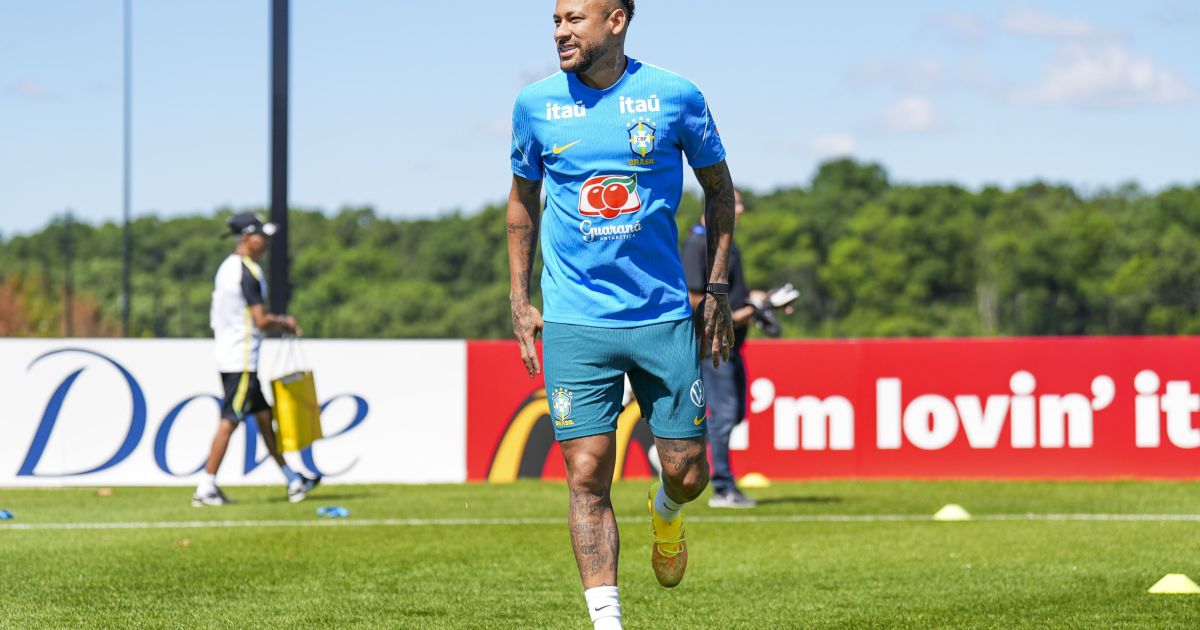 Neymar volta a treinar com elenco e aumenta expectativa por retorno
