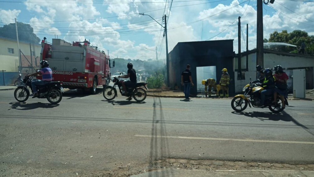Jaru: Incêndio destrói salão de cabelereiro e atinge residência no Setor 03