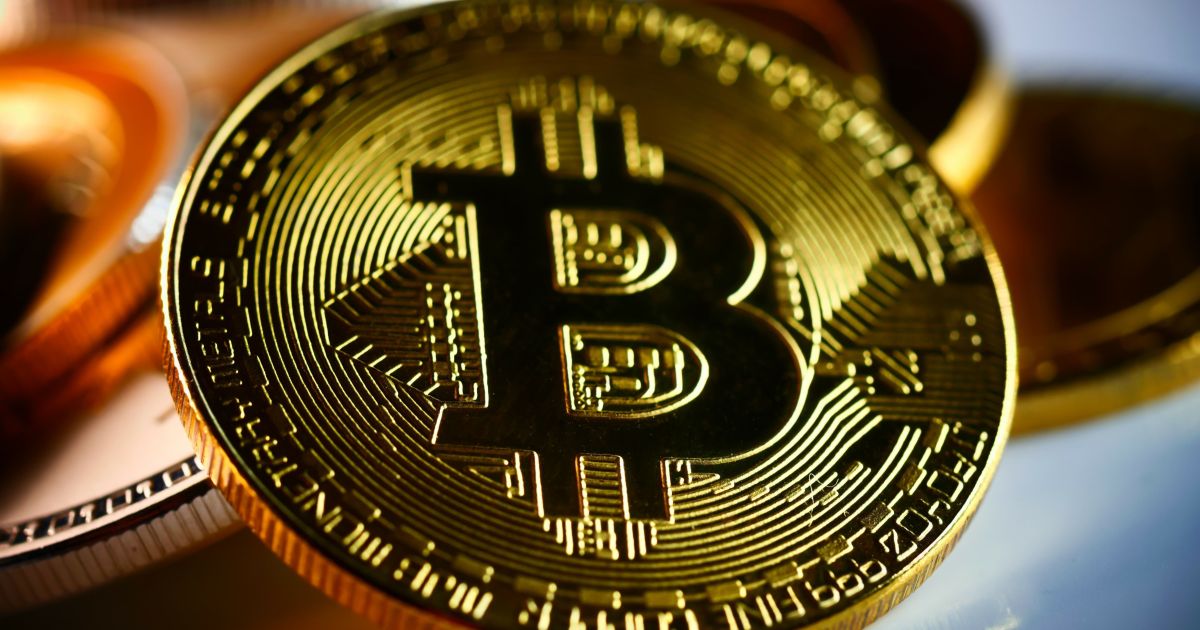 Investidores apontam regulação e macro como principais riscos do bitcoin