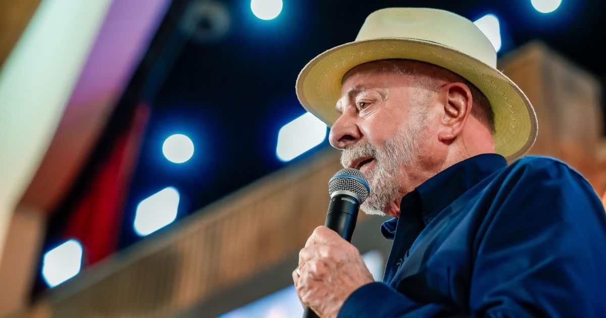 Lula acelera pré-campanha, faz um anúncio por dia e visita estados a cada 4