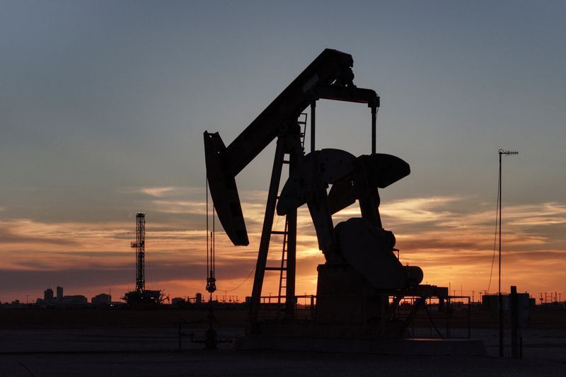 Petróleo cai em meio a “negociações construtivas” entre EUA e Irã