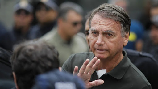 Bolsonaro presta depoimento sobre arma que pode ser decisivo para permanecer em domiciliar