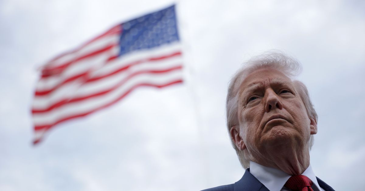 Trump diz que EUA estão “dispostos e capacitados para ajudar” a Venezuela