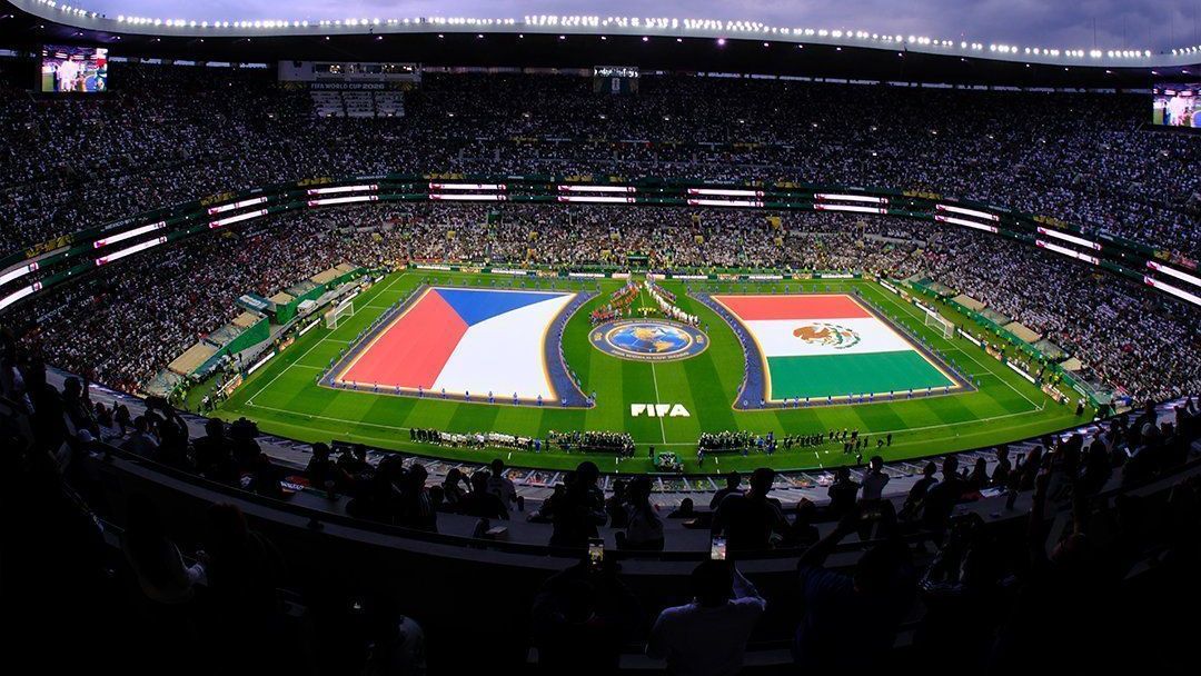 No México, veículo atinge torcedores que comemoravam vitória na Copa
