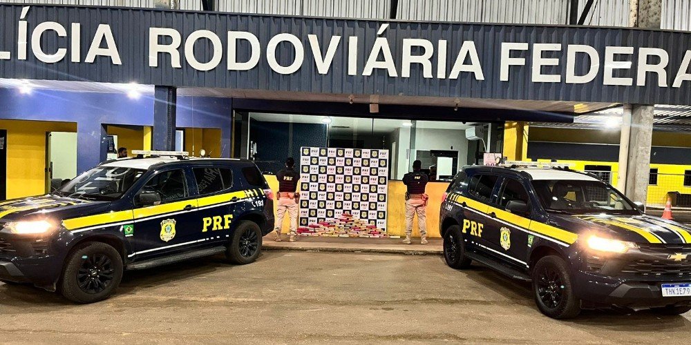 Passageiro é preso pela PRF com 79 kg de cocaína em malas dentro de ônibus