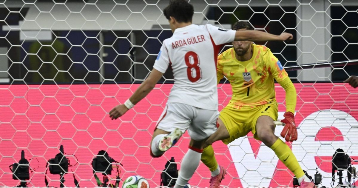 Já eliminada, Turquia marca no fim e vence Estados Unidos na Copa do Mundo