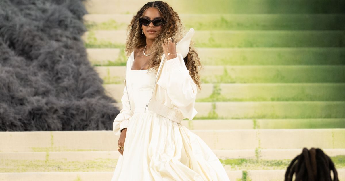 Semelhança de Blue Ivy e Beyoncé em evento impressiona