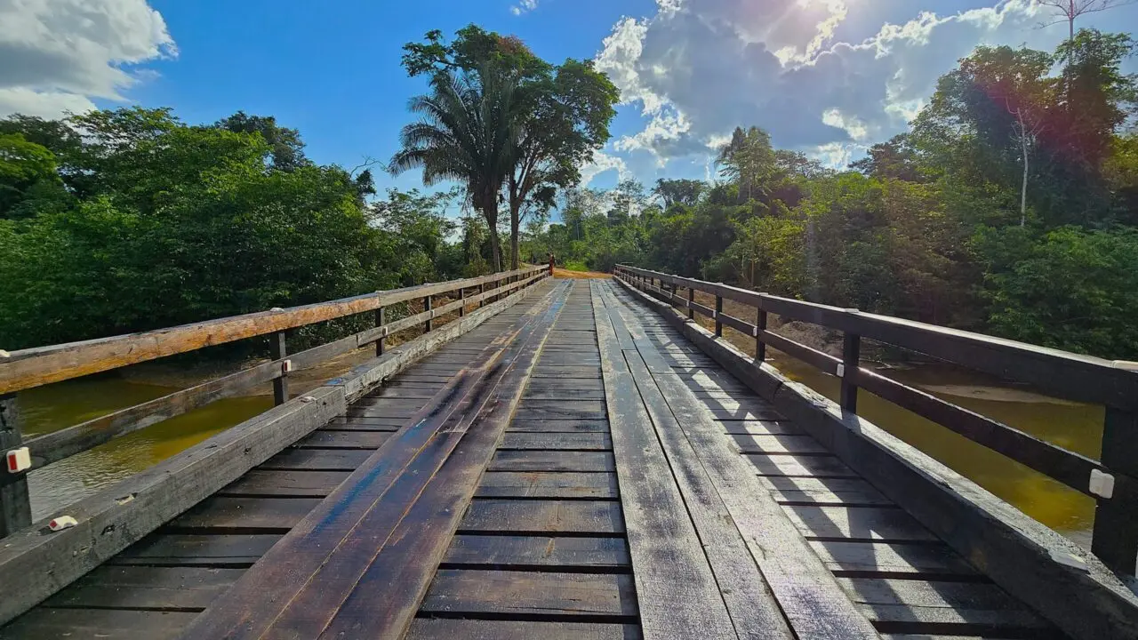 Governo de Rondônia entrega nova ponte de madeira e melhora infraestrutura na RO-267