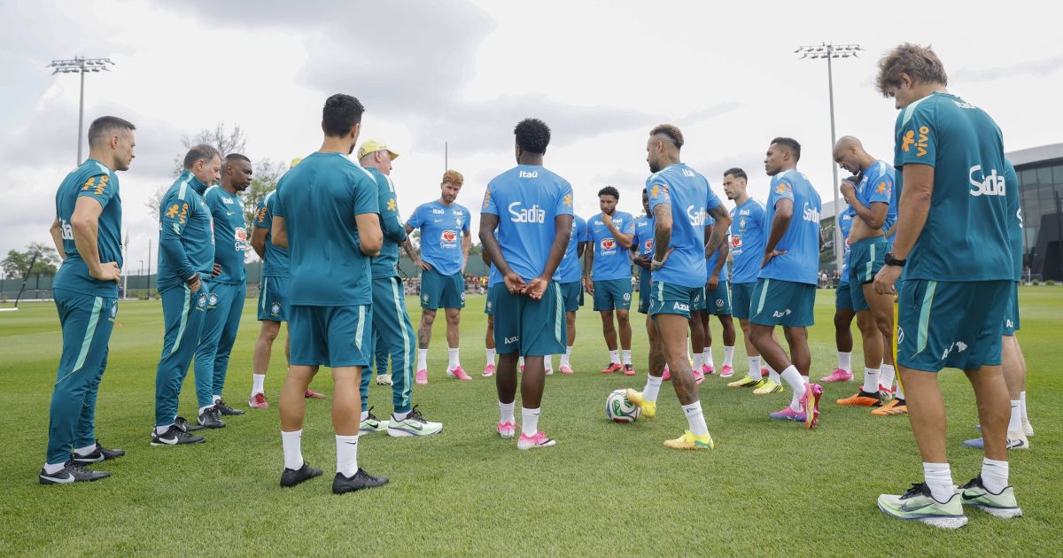 Seleção treina com time quase completo antes de duelo contra o Japão
