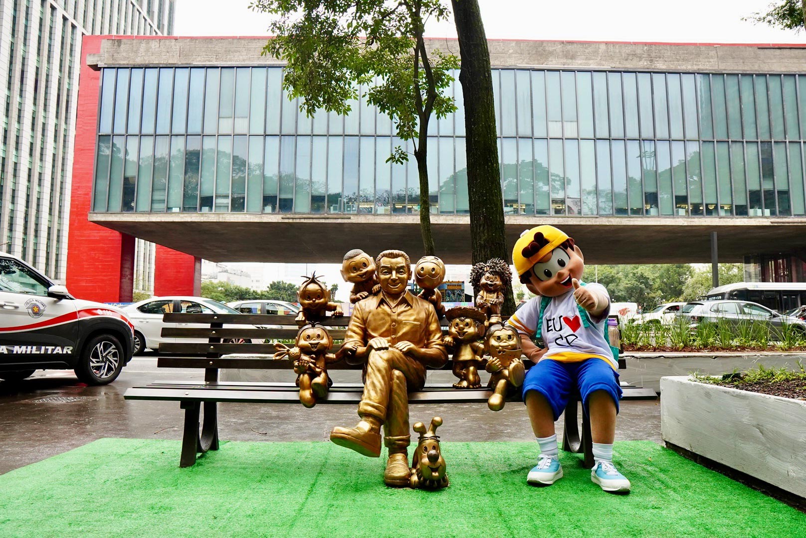 Escultura de Mauricio de Sousa encanta visitantes e celebra cultura brasileira em SP