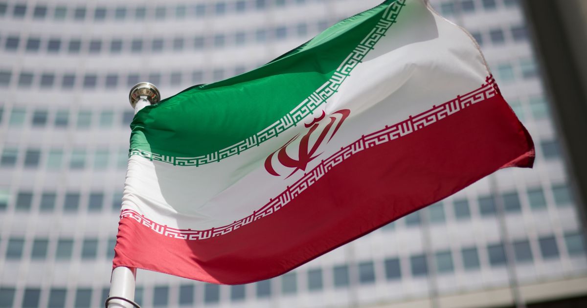 Irã confirma ataque a bases militares dos EUA no Kuwait e no Bahrein