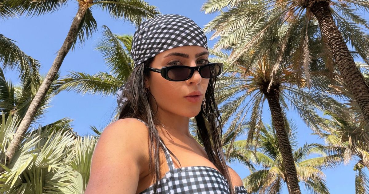 Jade Picon exibe “tanquinho” em praia de Miami; veja