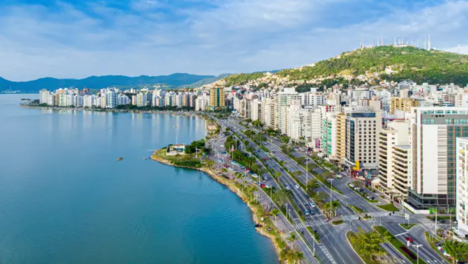 Chuvas e temperaturas amenas: veja a previsão do tempo para Florianópolis