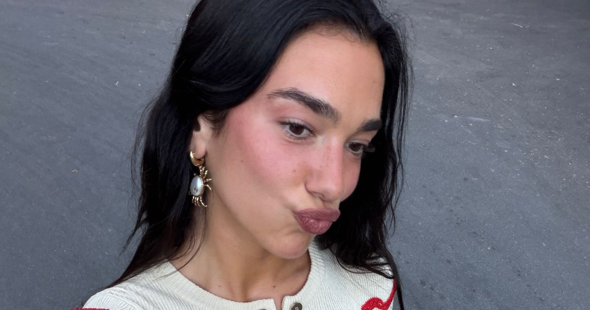 Dua Lipa posa nua em lua de mel com Callum Turner na Itália; veja