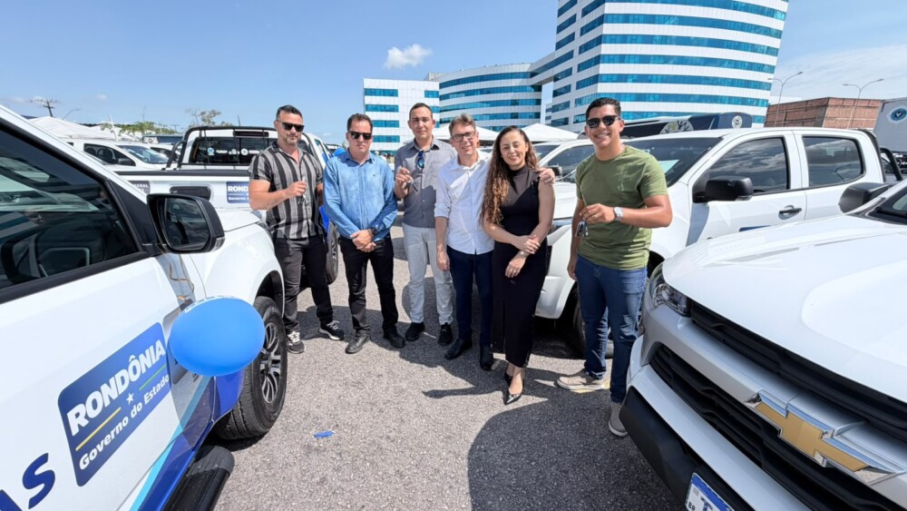 Prefeitura de Jaru recebe mais três novas caminhonetes para as equipes da Secretaria de Desenvolvimento Social