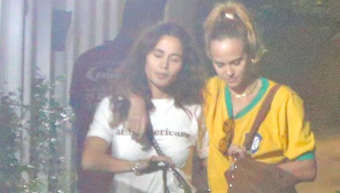Nanda Costa é vista abraçada com suposta nova affair após jogo do Brasil