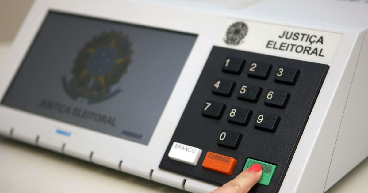 Datafolha: 44% dos eleitores se identificam com direita; 39% com esquerda