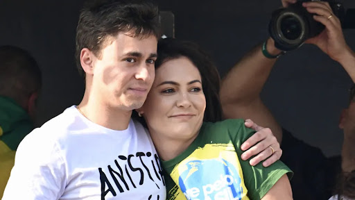 Michelle Bolsonaro recebe apelido na direita após treta com Flávio