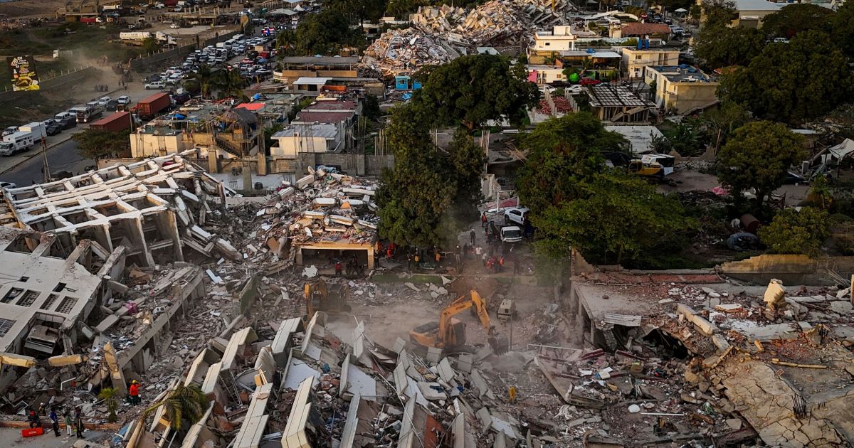 Correspondente da CNN mostra região mais afetada por tremores na Venezuela