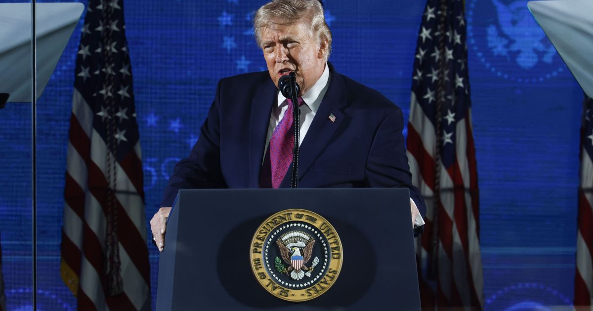 “Presidência imperial” de Trump preocupa, diz professor Eduardo Mello