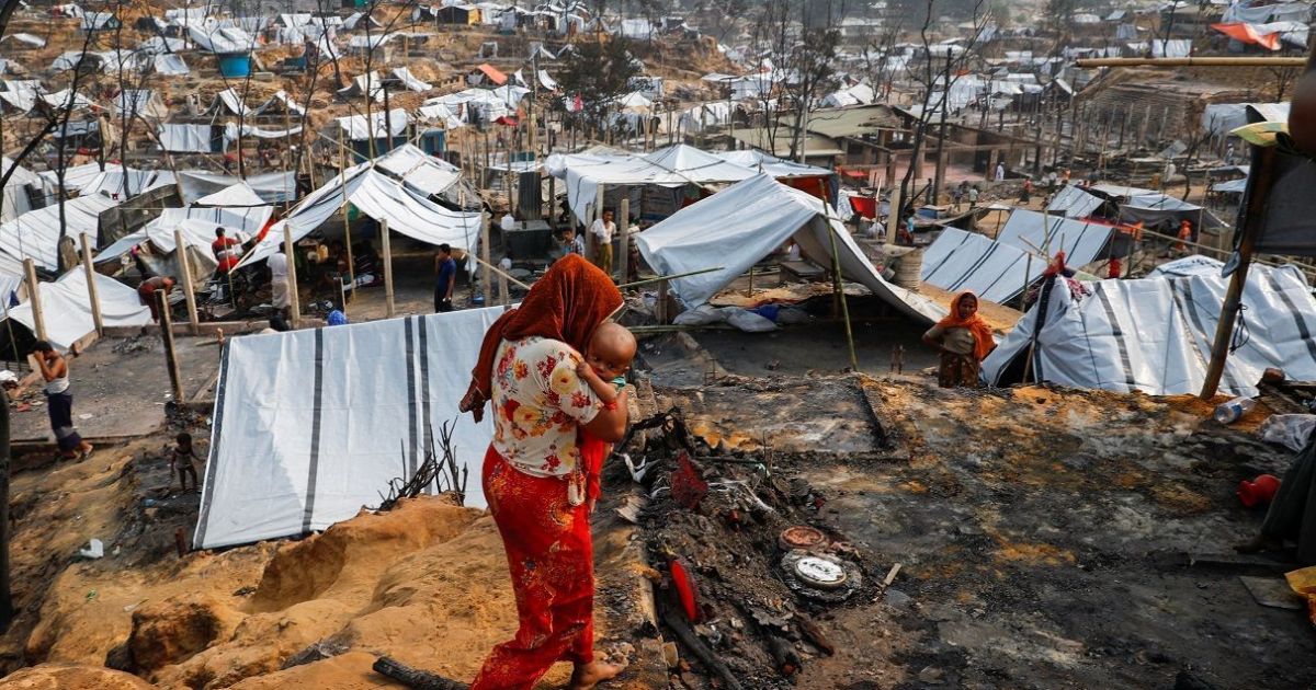 Deslizamentos em campos de refugiados matam oito pessoas em Bangladesh